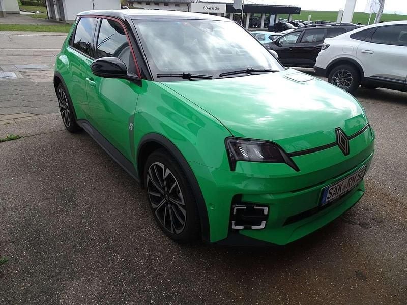 Używany Renault 5 E-Tech Iconic 110 kW (150 KM) 2024 Zielony Sedan/Limuzyna