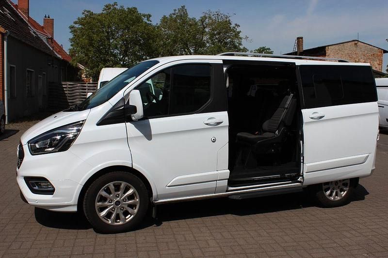 Gebraucht Ford Tourneo Titanium 131 PS (96 kW) 2019 Weiß Van / Kleinbus
