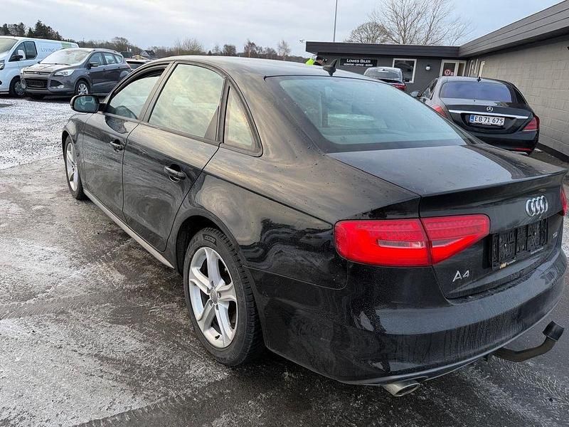 Gebraucht Audi A4 Attraction 204 PS (150 kW) 2015 Schwarz Limousine