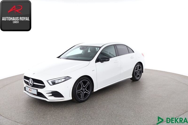 Weiss Gebraucht 2021 Mercedes A180 AMG Limousine | 26.880 € (Guter Preis) - Bild 1/4