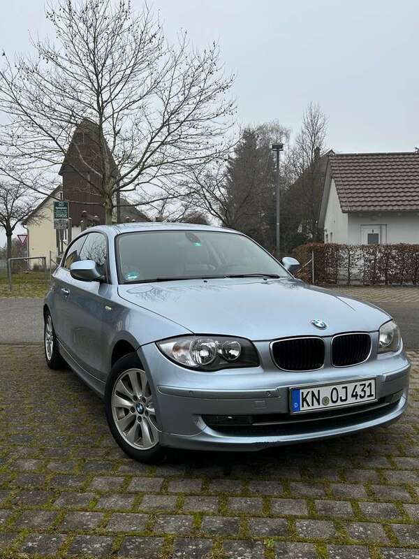 Blau Gebraucht 2010 BMW 120 Lifestyle Kleinwagen | 6.000 € (Fairer Preis) - Bild 1/4