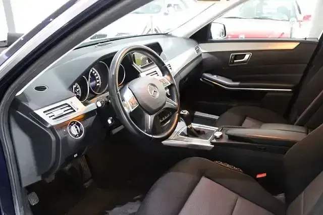 Gebraucht Mercedes E250 204 PS (150 kW) 2013 Blau Limousine