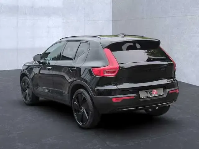 Używany Volvo XC40 145 KM (106 kW) 2024 SUV