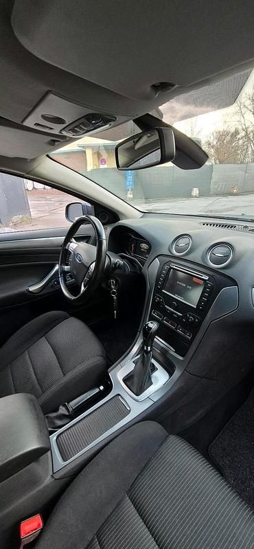 Gebraucht Ford Mondeo 140 PS (102 kW) 2013 Grau Kombi