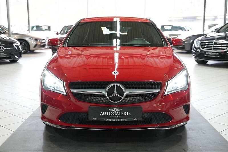 Gebraucht Mercedes CLA200 156 PS (114 kW) 2019 Jupiterrot uni Kombi