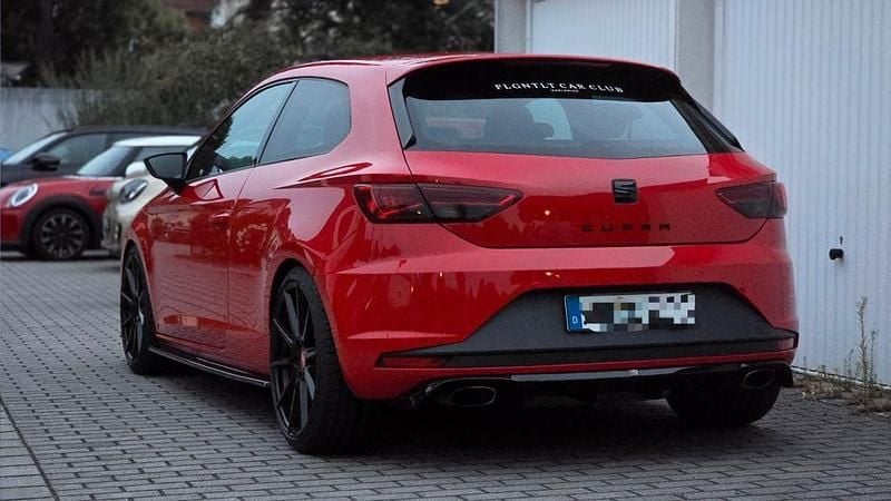 Rot Gebraucht 2016 Cupra Leon Limousine | 17.900 € (Fairer Preis) - Bild 1/4