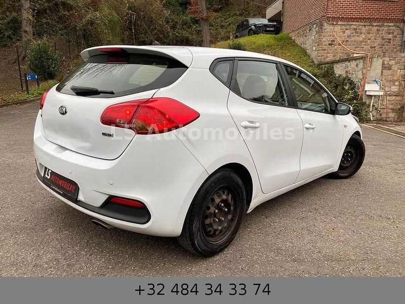 Gebraucht Kia Ceed 128 PS (94 kW) 2014 Weiß Kleinwagen