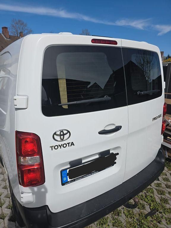 Gebraucht Toyota Proace 120 PS (88 kW) 2018 Weiß Van / Kleinbus