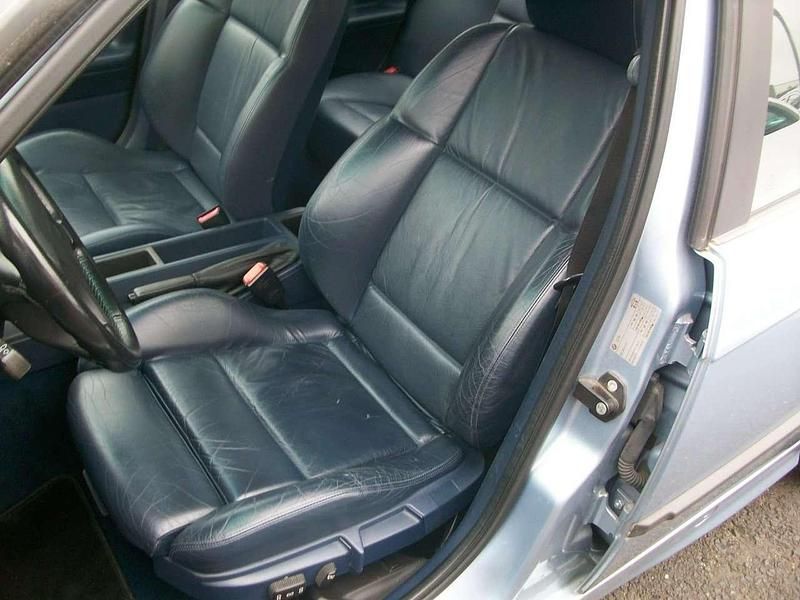 Gebraucht BMW 325 192 PS (141 kW) 1992 Blau Limousine