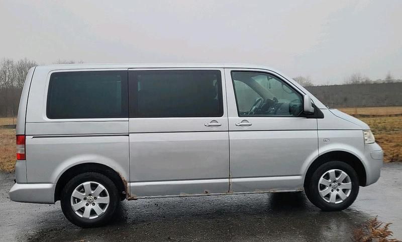 Gebraucht VW Caravelle 131 PS (96 kW) 2006 Silber Van / Kleinbus