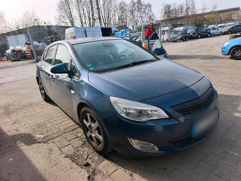 Gebraucht Opel Astra 110 PS (80 kW) 2011 Blau Kleinwagen