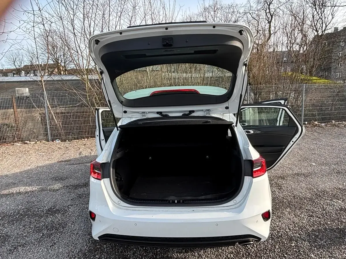 Gebraucht Kia Ceed 136 PS (100 kW) 2021 Weiß Kleinwagen