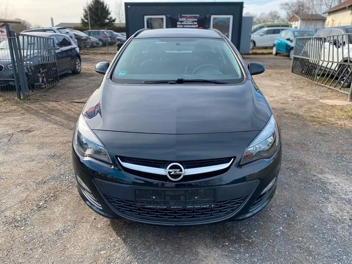 Używany Opel Astra Selection 101 KM (74 kW) 2016 Czarny Sedan/Limuzyna