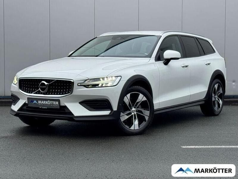 Weiss Gebraucht 2019 Volvo V60 CC Pro Kombi | 27.950 € (Etwas zu teuer) - Bild 1/4