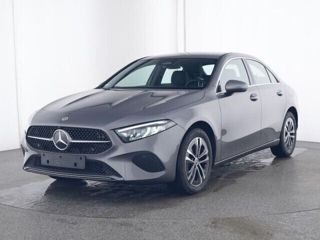 Grau Gebraucht 2024 Mercedes A250 Limousine | 31.800 € (Fairer Preis) - Bild 1/4