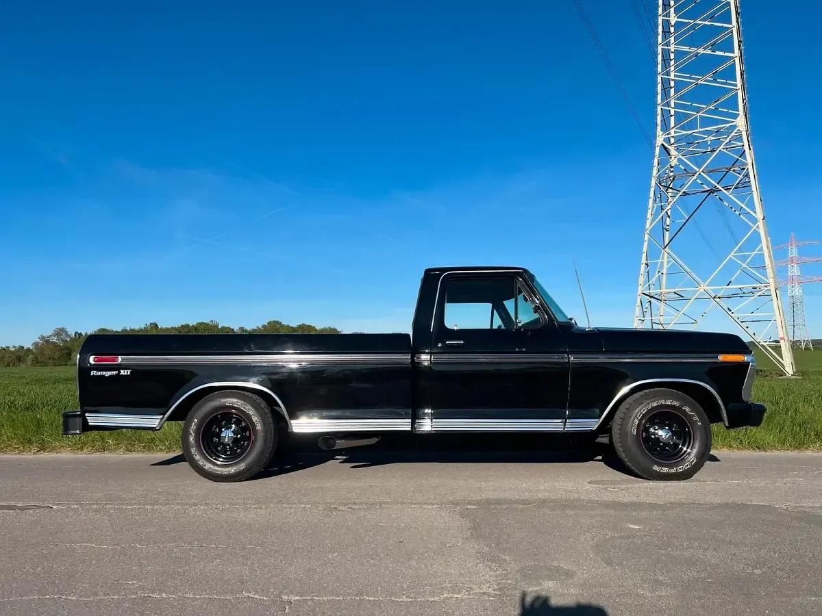 Gebraucht Ford V8 XLT 258 PS (189 kW) 1974 Schwarz