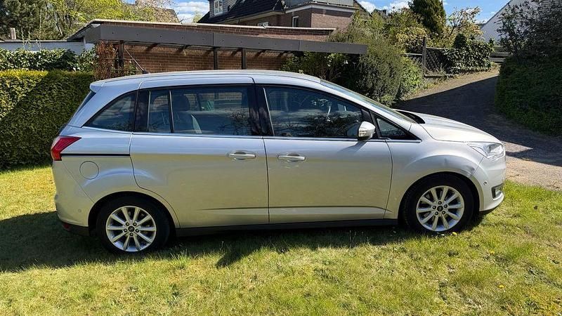 Gebraucht Ford Grand C-Max Titanium 150 PS (110 kW) 2016 Silber Van / Kleinbus