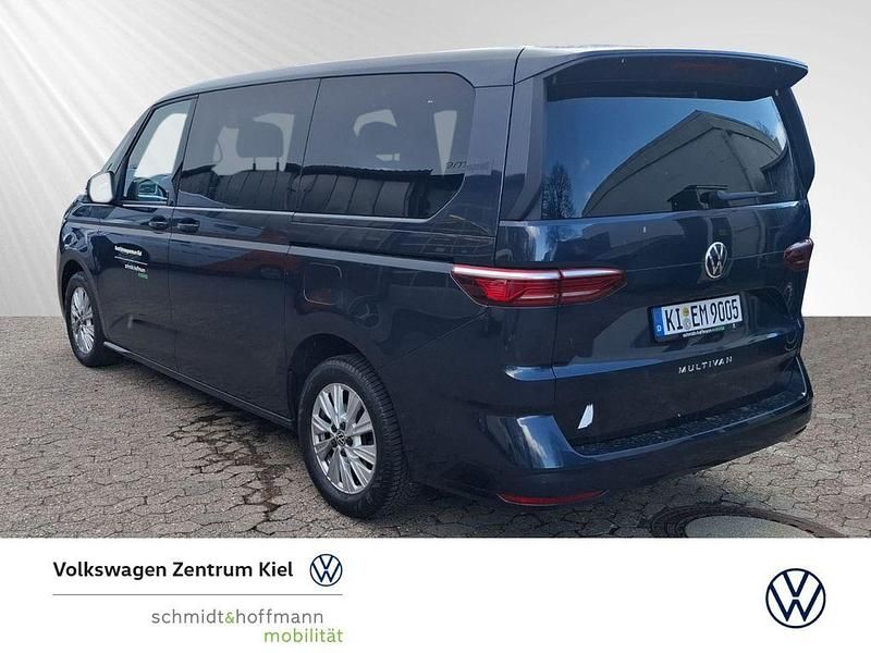 Gebraucht VW Multivan Life 150 PS (110 kW) 2024 Blau) (blau Van