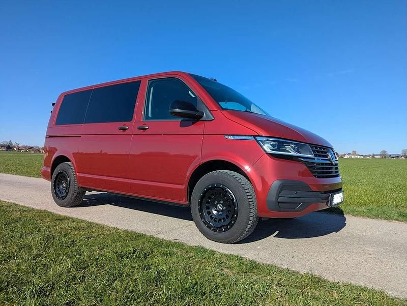 Second-hand VW Multivan 150 CP (110 kW) 2021 Roșu Monovolum