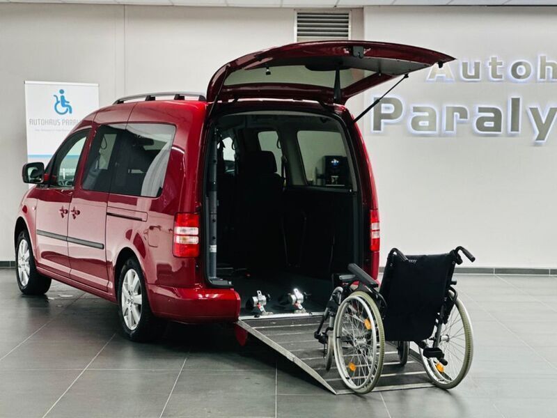 Rot Gebraucht 2014 VW Caddy Maxi Cup Van / Kleinbus | 26.950 € - Bild 1/4