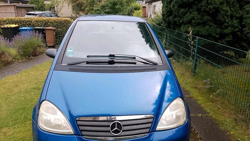 Blau Gebraucht 2001 Mercedes A140 Kleinwagen | 1.200 € - Bild 1/4