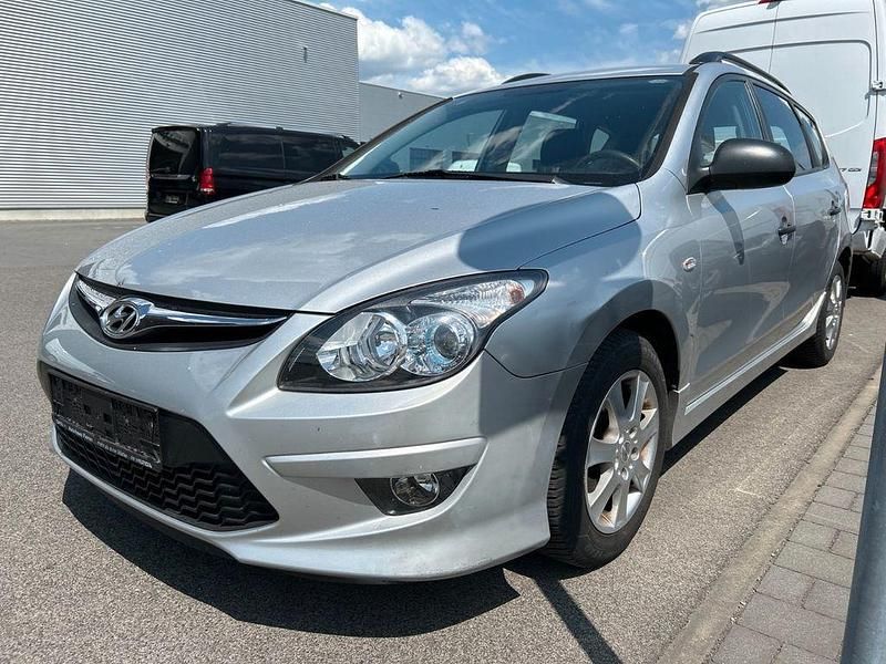 Silber Gebraucht 2012 Hyundai i30 Edition Kombi | 3.800 € (Guter Preis) - Bild 1/4