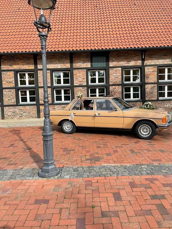 Beige Gebraucht 1977 Mercedes 280 Limousine | 8.990 € - Bild 1/4