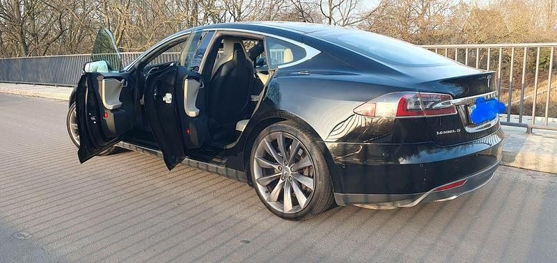 Gebraucht Tesla Model S 309 kW (421 PS) 2015 Schwarz Kleinwagen