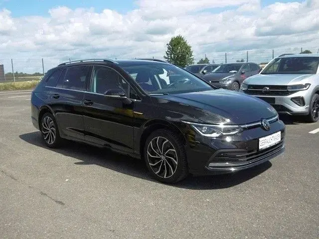 Gebraucht VW Golf VIII Style 150 PS (110 kW) 2024 Grenadillschwarz Kombi