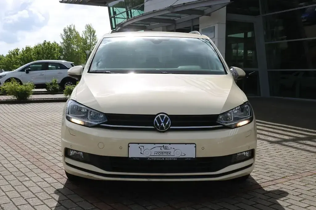 Gebraucht VW Touran Comfortline 150 PS (110 kW) 2024 Beige Van / Kleinbus