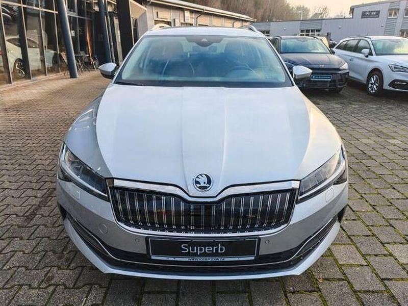Gebraucht Skoda Superb Style 218 PS (160 kW) 2022 Brilliantsilber metallic (metallic) Kombi