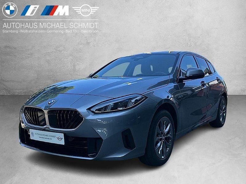 Neu BMW 120 163 PS (119 kW) 2025 Skyscraper grau Kleinwagen