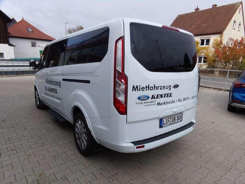 Gebraucht Ford Tourneo Titanium 150 PS (110 kW) 2023 Frostweiß Van / Kleinbus