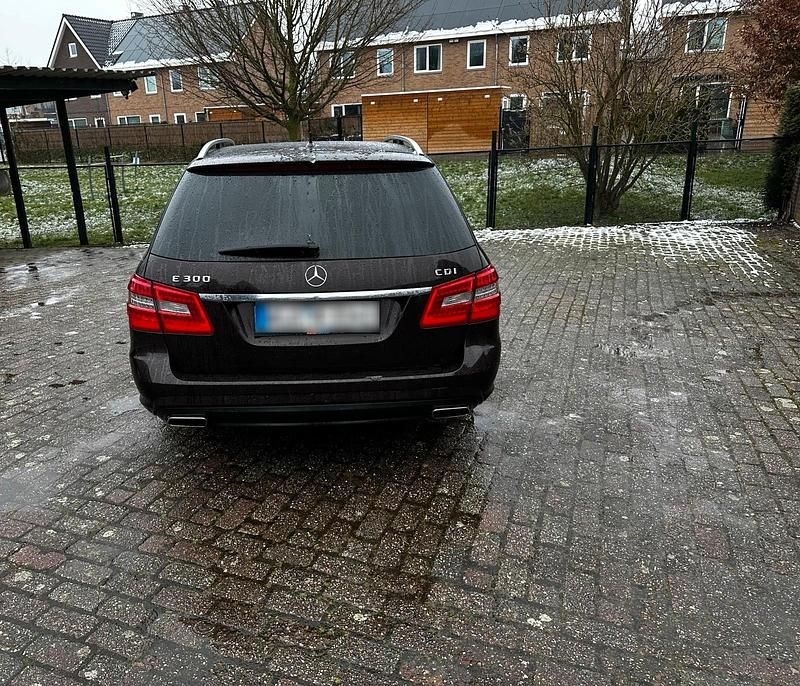 Gebraucht Mercedes E300 204 PS (150 kW) 2010 Braun Kombi