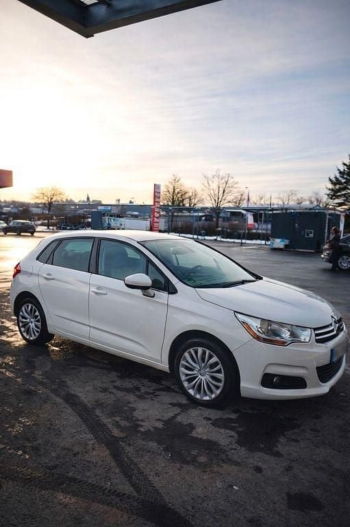 Gebraucht Citroën C4 SELECTION 120 PS (88 kW) 2012 Weiß Limousine