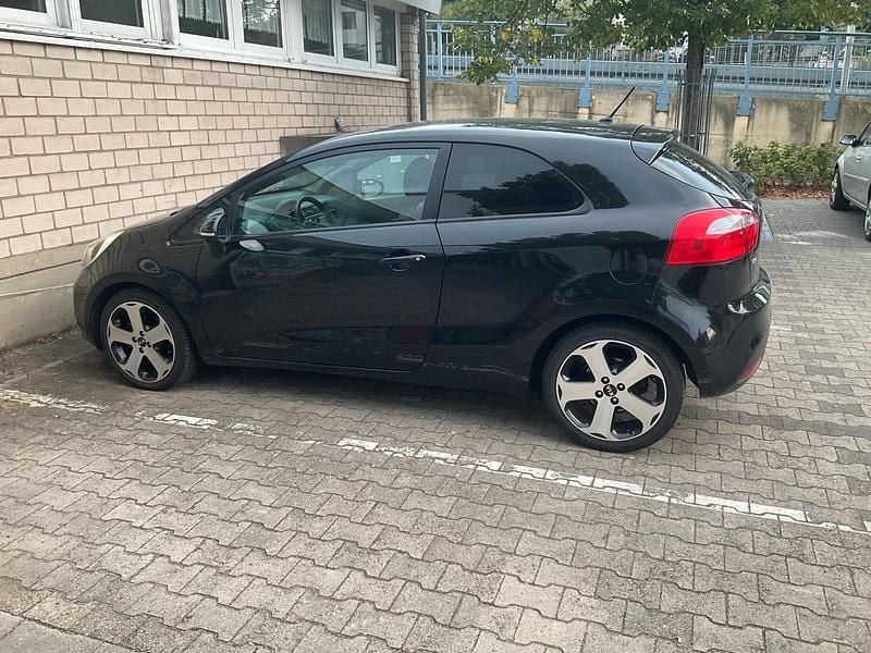 Schwarz Gebraucht 2013 Kia Rio Kleinwagen | 3.600 € (Guter Preis) - Bild 1/4