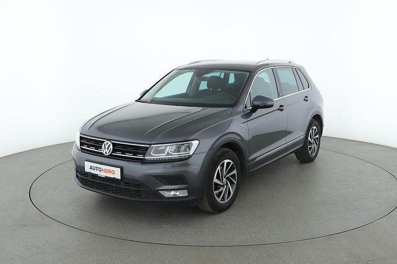 Grau Gebraucht 2017 VW Tiguan Sound SUV | 21.680 € (Fairer Preis) - Bild 1/3