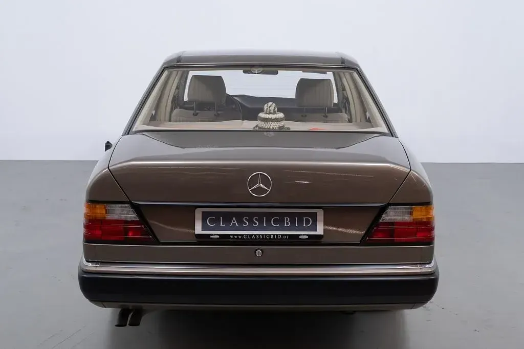 Gebraucht Mercedes E260 160 PS (117 kW) 1990 Beige Limousine