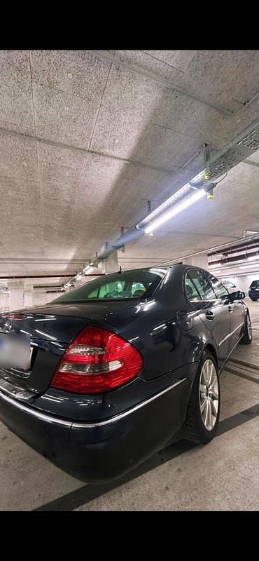 Schwarz Gebraucht 2003 Mercedes E270 Limousine | 3.000 € (Guter Preis) - Bild 1/4