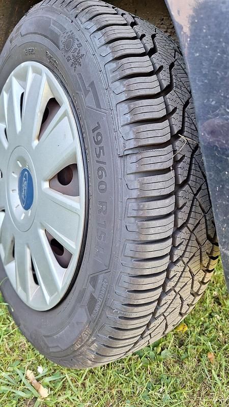 Blau Gebraucht 2005 Ford Fusion Limousine | 2.300 € - Bild 1/4