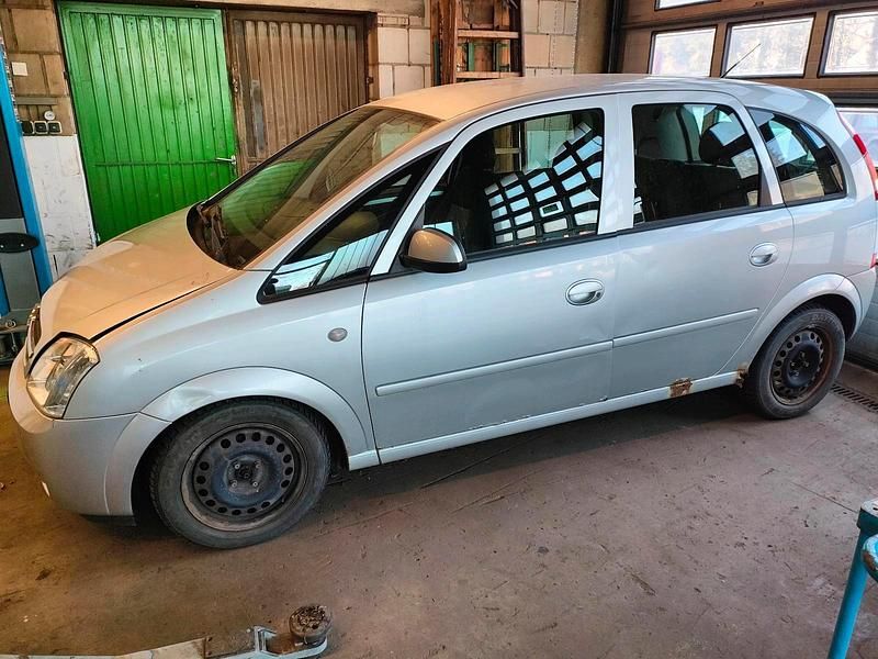 Gebraucht Opel Meriva 90 PS (66 kW) 2005 Silber Van / Kleinbus