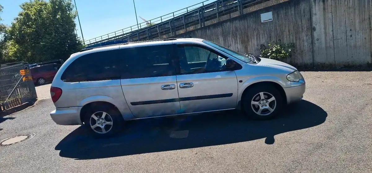 Gebraucht Chrysler Grand Voyager 150 PS (110 kW) 2005 Silber Van / Kleinbus
