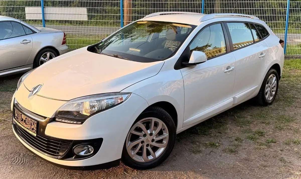 Gebraucht Renault Mégane GrandTour Initiale Paris 110 PS (80 kW) 2013 Weiß Kombi