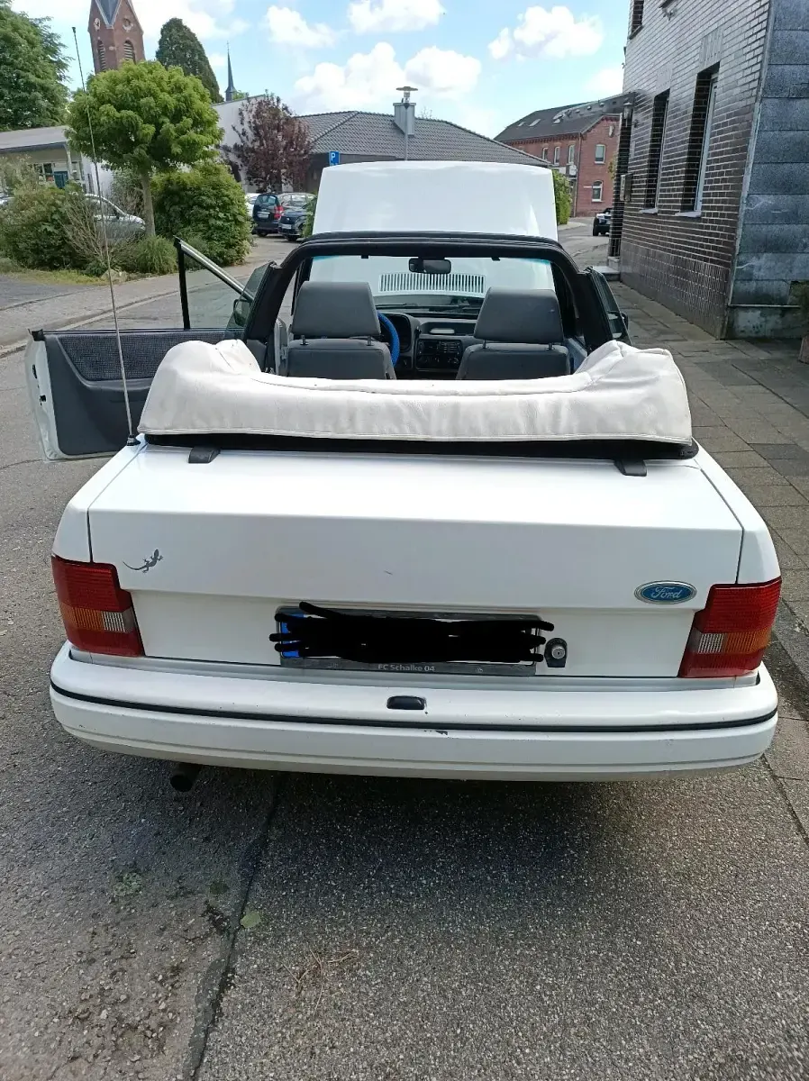 Gebraucht Ford Escort Cabriolet 102 PS (75 kW) 1989 Weiß Cabrio
