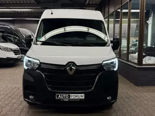 Używany Renault Master 135 KM (99 kW) 2022 Biały Minivan