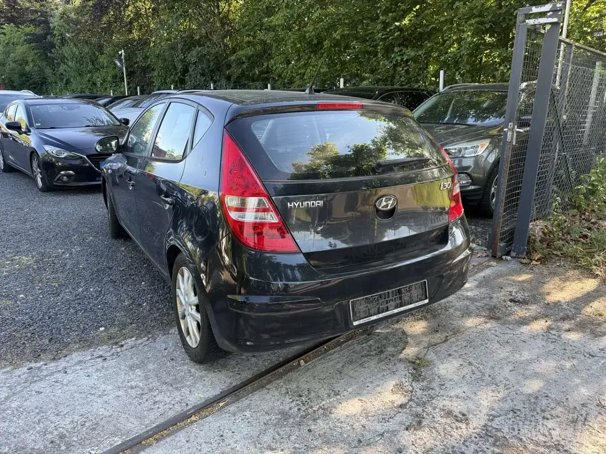 Gebraucht Hyundai i30 Edition 109 PS (80 kW) 2010 Stone black Kleinwagen