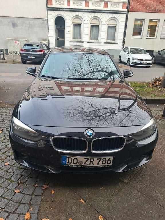 Schwarz Gebraucht 2013 BMW 318 Limousine | 6.800 € (Fairer Preis) - Bild 1/4