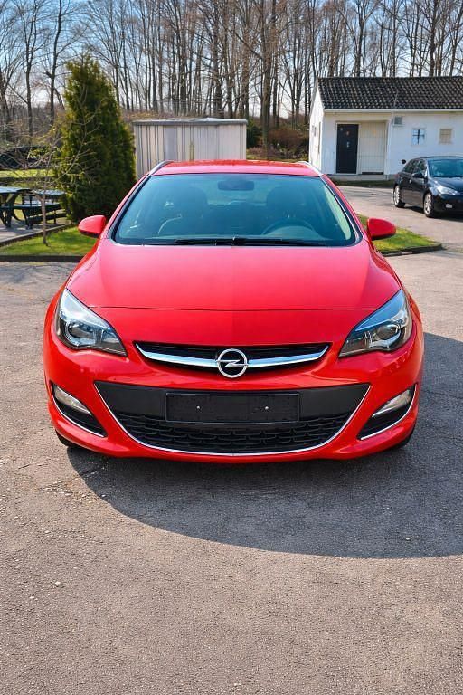 Gebraucht Opel Astra Exklusiv 170 PS (125 kW) 2014 Rot Limousine