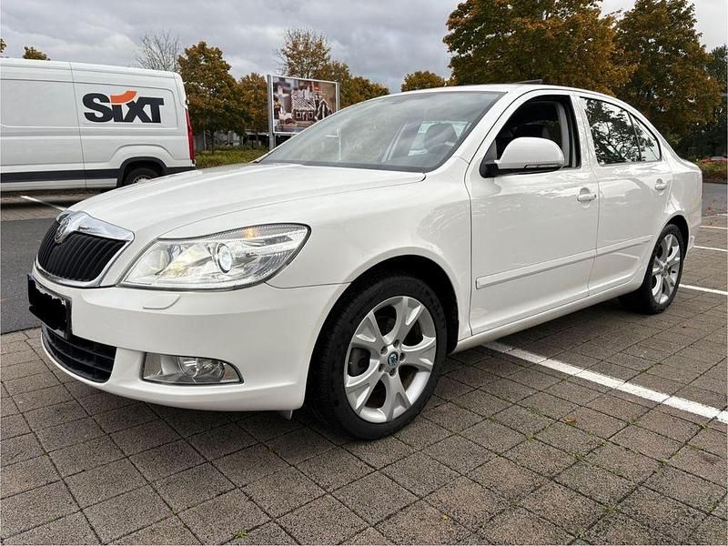 Gebraucht Skoda Octavia Elegance 160 PS (117 kW) 2011 Weiß Limousine