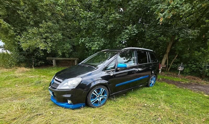 Schwarz Gebraucht 2008 Opel Zafira OPC Van / Kleinbus | 3.750 € - Bild 1/4